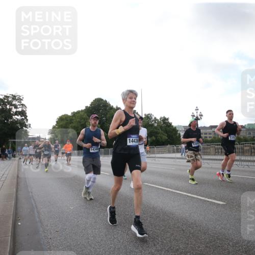 29.06.2025 - hella hamburg halbmarathon Jannik Wohlers http://msf.ph/oto/8147679 29.06.2025 10:03:58 Lombardsbrücke 1213, 1377, 1674, 2852, 2979, 4587, 5354, 5365, 5976, 6709, 8177, 8217, 9489, 10213, 10756, 10962, 11582, 12004, 12005, 12998, 13625, 14340, 14436, 14917, 15525, 16753, 16989, 17071, 17113, 17437, 17569, 17763, 17860, 17880, 18098, 18199, 18525 meine-sportfotos.de