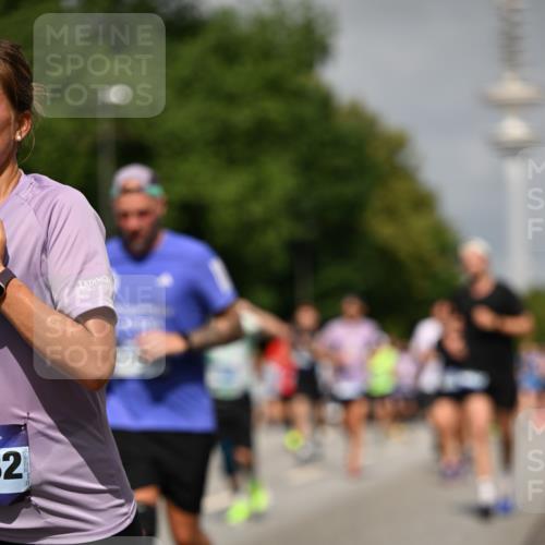 29.06.2025 - hella hamburg halbmarathon Dr. Thomas Lammeyer http://msf.ph/oto/8147682 29.06.2025 10:06:01 Kennedybrücke 1184, 1329, 1364, 1453, 1464, 1653, 1722, 1724, 1729, 1881, 1940, 2591, 3039, 3169, 3199, 4286, 4328, 4649, 5547, 5602, 5603, 6327, 6438, 7031, 7189, 7223, 8191, 8926, 9156, 9230, 9353, 9741, 10177, 10882 meine-sportfotos.de