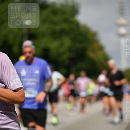 29.06.2025 - hella hamburg halbmarathon Dr. Thomas Lammeyer http://msf.ph/oto/8147688 29.06.2025 10:06:01 Kennedybrücke 1184, 1329, 1364, 1453, 1464, 1653, 1722, 1724, 1729, 1881, 1940, 2591, 3039, 3169, 3199, 4286, 4328, 4649, 5547, 5602, 5603, 6327, 6438, 7031, 7189, 7223, 8191, 8926, 9156, 9230, 9353, 9741, 10177, 10882 meine-sportfotos.de