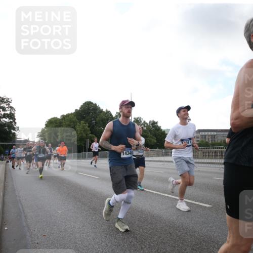 29.06.2025 - hella hamburg halbmarathon Jannik Wohlers http://msf.ph/oto/8147691 29.06.2025 10:03:59 Lombardsbrücke 1213, 1377, 1674, 2852, 2979, 3994, 4587, 5354, 5365, 5976, 6709, 8217, 9489, 10213, 10756, 10962, 11582, 12004, 12005, 12998, 13625, 14340, 14436, 14917, 15525, 16753, 16989, 17071, 17113, 17437, 17569, 17763, 17860, 18098, 18199, 18525 meine-sportfotos.de