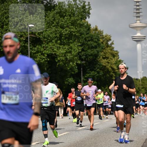 29.06.2025 - hella hamburg halbmarathon Dr. Thomas Lammeyer http://msf.ph/oto/8147698 29.06.2025 10:06:02 Kennedybrücke 1184, 1329, 1364, 1453, 1464, 1722, 1724, 1729, 1881, 1940, 2591, 3039, 3169, 3199, 4286, 4328, 4649, 5547, 5602, 5603, 6327, 6438, 7031, 7189, 7223, 8191, 8926, 9156, 9230, 9353, 9741, 10177, 10882 meine-sportfotos.de
