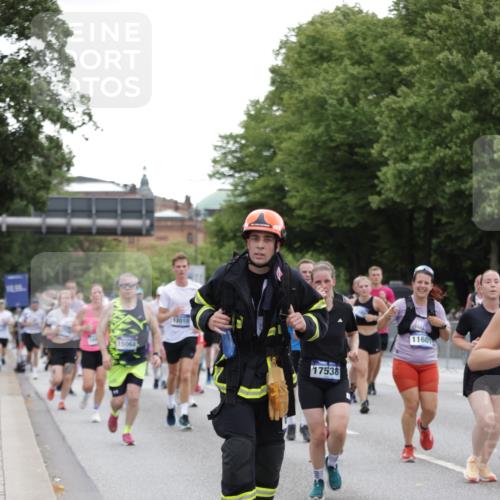29.06.2025 - hella hamburg halbmarathon Jannik Wohlers http://msf.ph/oto/8147701 29.06.2025 10:48:38 Lombardsbrücke 2160, 2395, 2713, 2792, 3086, 3215, 3253, 4403, 5118, 5479, 5480, 5551, 6015, 6437, 6566, 6979, 7062, 9341, 9359, 10081, 11000, 11031, 11192, 11601, 11690, 11741, 11865, 12010, 12173, 12380, 12664, 12881, 12882, 13426, 13507, 13549, 13775, 14080, 14081, 14382, 14623, 15064, 15100, 15159, 15176, 15411, 15530, 15597, 15631, 15771, 16012, 16525, 17046, 17538, 17693, 18016 meine-sportfotos.de