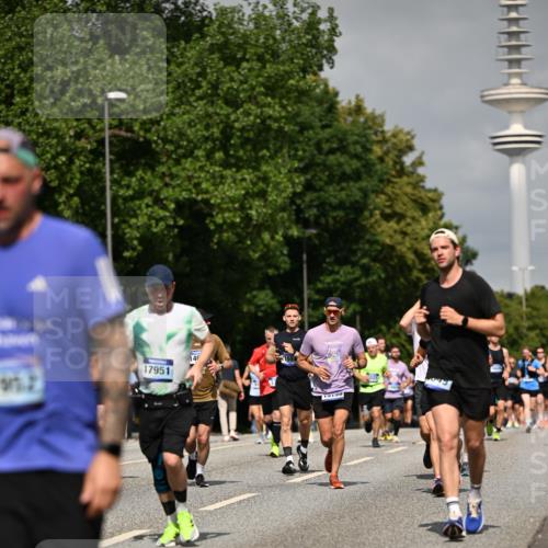 29.06.2025 - hella hamburg halbmarathon Dr. Thomas Lammeyer http://msf.ph/oto/8147703 29.06.2025 10:06:02 Kennedybrücke 1184, 1329, 1364, 1453, 1464, 1722, 1724, 1729, 1881, 1940, 2591, 3039, 3169, 3199, 4286, 4328, 4649, 5547, 5602, 5603, 6327, 6438, 7031, 7189, 7223, 8191, 8926, 9156, 9230, 9353, 9741, 10177, 10882 meine-sportfotos.de