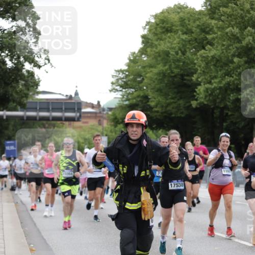 29.06.2025 - hella hamburg halbmarathon Jannik Wohlers http://msf.ph/oto/8147721 29.06.2025 10:48:38 Lombardsbrücke 2160, 2395, 2713, 2792, 3086, 3215, 3253, 4403, 5118, 5479, 5480, 5551, 6015, 6437, 6566, 6979, 7062, 9341, 9359, 10081, 11000, 11031, 11192, 11601, 11690, 11741, 11865, 12010, 12173, 12380, 12664, 12881, 12882, 13426, 13507, 13549, 13775, 14080, 14081, 14382, 14623, 15064, 15100, 15159, 15176, 15411, 15530, 15597, 15631, 15771, 16012, 16525, 17046, 17538, 17693, 18016 meine-sportfotos.de