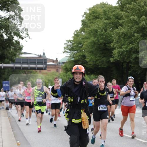 29.06.2025 - hella hamburg halbmarathon Jannik Wohlers http://msf.ph/oto/8147726 29.06.2025 10:48:38 Lombardsbrücke 2160, 2395, 2713, 2792, 3086, 3215, 3253, 4403, 5118, 5479, 5480, 5551, 6015, 6437, 6566, 6979, 7062, 9341, 9359, 10081, 11000, 11031, 11192, 11601, 11690, 11741, 11865, 12010, 12173, 12380, 12664, 12881, 12882, 13426, 13507, 13549, 13775, 14080, 14081, 14382, 14623, 15064, 15100, 15159, 15176, 15411, 15530, 15597, 15631, 15771, 16012, 16525, 17046, 17538, 17693, 18016 meine-sportfotos.de
