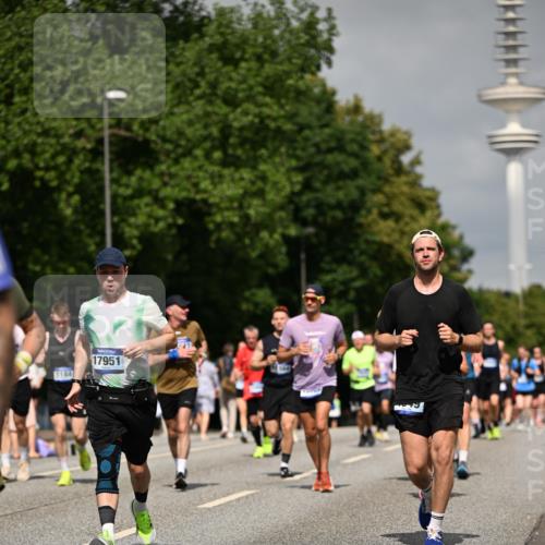 29.06.2025 - hella hamburg halbmarathon Dr. Thomas Lammeyer http://msf.ph/oto/8147733 29.06.2025 10:06:02 Kennedybrücke 1184, 1329, 1364, 1453, 1464, 1722, 1724, 1729, 1881, 1940, 2591, 3039, 3169, 3199, 4286, 4328, 4649, 5547, 5602, 5603, 6327, 6438, 7031, 7189, 7223, 8191, 8926, 9156, 9230, 9353, 9741, 10177, 10882 meine-sportfotos.de