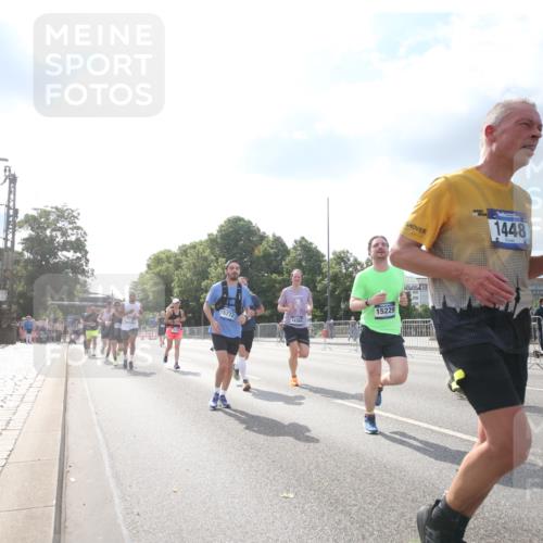 29.06.2025 - hella hamburg halbmarathon Jannik Wohlers http://msf.ph/oto/8147739 29.06.2025 10:05:43 Lombardsbrücke 1448, 1830, 1842, 3062, 4169, 4542, 5431, 6014, 7138, 7741, 8051, 8316, 9361, 10781, 13042, 13054, 13481, 14369, 14987, 15229, 15766, 15772, 16441, 16687, 17239, 17746, 18768, 18857, 18966 meine-sportfotos.de