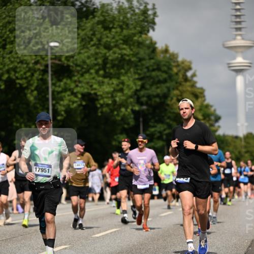 29.06.2025 - hella hamburg halbmarathon Dr. Thomas Lammeyer http://msf.ph/oto/8147743 29.06.2025 10:06:02 Kennedybrücke 1184, 1329, 1364, 1453, 1464, 1722, 1724, 1729, 1881, 1940, 2591, 3039, 3169, 3199, 4286, 4328, 4649, 5547, 5602, 5603, 6327, 6438, 7031, 7189, 7223, 8191, 8926, 9156, 9230, 9353, 9741, 10177, 10882 meine-sportfotos.de