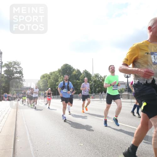 29.06.2025 - hella hamburg halbmarathon Jannik Wohlers http://msf.ph/oto/8147746 29.06.2025 10:05:43 Lombardsbrücke 1448, 1830, 1842, 3062, 4169, 4542, 5431, 6014, 7138, 7741, 8051, 8316, 9361, 10781, 13042, 13054, 13481, 14369, 14987, 15229, 15766, 15772, 16441, 16687, 17239, 17746, 18768, 18857, 18966 meine-sportfotos.de