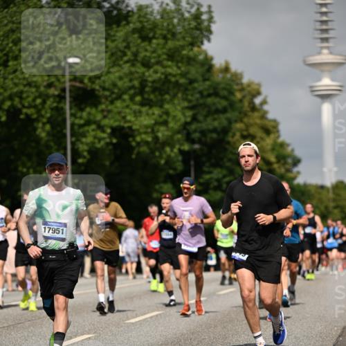 29.06.2025 - hella hamburg halbmarathon Dr. Thomas Lammeyer http://msf.ph/oto/8147747 29.06.2025 10:06:03 Kennedybrücke 1184, 1329, 1364, 1453, 1464, 1724, 1729, 1881, 1940, 2591, 3039, 3169, 3199, 4286, 4328, 4649, 5547, 5602, 5603, 6327, 6438, 7031, 7189, 7223, 8191, 8926, 9156, 9230, 9353, 9741, 10177, 10882 meine-sportfotos.de