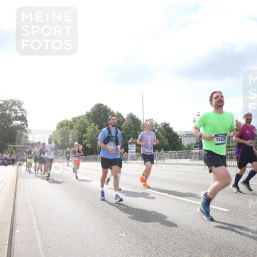 29.06.2025 - hella hamburg halbmarathon Jannik Wohlers http://msf.ph/oto/8147753 29.06.2025 10:05:43 Lombardsbrücke 1448, 1830, 1842, 3062, 4169, 4542, 5431, 6014, 7138, 7741, 8051, 8316, 9361, 10781, 13042, 13054, 13481, 14369, 14987, 15229, 15766, 15772, 16441, 16687, 17239, 17746, 18768, 18857, 18966 meine-sportfotos.de