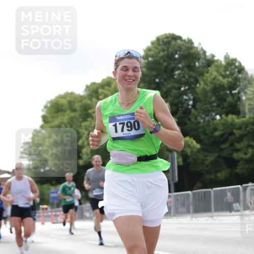 29.06.2025 - hella hamburg halbmarathon Jannik Wohlers http://msf.ph/oto/8147754 29.06.2025 10:11:42 Lombardsbrücke 1062, 1790, 2661, 7474, 9253, 9705, 10409, 11509, 11525, 11537, 11581, 11917, 13171, 13542, 14060, 14196, 14313, 15137, 16379, 16976, 18261, 18395, 18429, 18655 meine-sportfotos.de