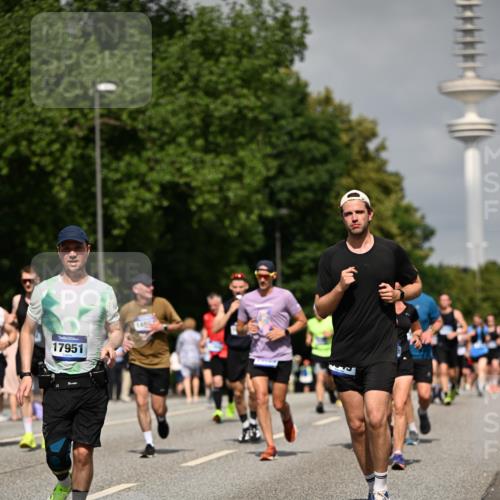 29.06.2025 - hella hamburg halbmarathon Dr. Thomas Lammeyer http://msf.ph/oto/8147755 29.06.2025 10:06:03 Kennedybrücke 1184, 1329, 1364, 1453, 1464, 1724, 1729, 1881, 1940, 2591, 3039, 3169, 3199, 4286, 4328, 4649, 5547, 5602, 5603, 6327, 6438, 7031, 7189, 7223, 8191, 8926, 9156, 9230, 9353, 9741, 10177, 10882 meine-sportfotos.de
