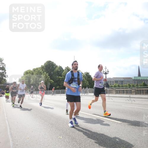 29.06.2025 - hella hamburg halbmarathon Jannik Wohlers http://msf.ph/oto/8147771 29.06.2025 10:05:44 Lombardsbrücke 1448, 1842, 3062, 4169, 4542, 4868, 5431, 6014, 6314, 7138, 7741, 8051, 8316, 9361, 10781, 13042, 13054, 13481, 14369, 14987, 15145, 15229, 15766, 15772, 16441, 16687, 17239, 17746, 18768, 18857, 18966 meine-sportfotos.de