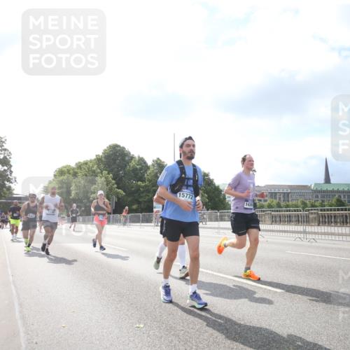 29.06.2025 - hella hamburg halbmarathon Jannik Wohlers http://msf.ph/oto/8147778 29.06.2025 10:05:44 Lombardsbrücke 1448, 1842, 3062, 4169, 4542, 4868, 5431, 6014, 6314, 7138, 7741, 8051, 8316, 9361, 10781, 13042, 13054, 13481, 14369, 14987, 15145, 15229, 15766, 15772, 16441, 16687, 17239, 17746, 18768, 18857, 18966 meine-sportfotos.de