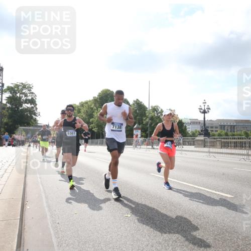 29.06.2025 - hella hamburg halbmarathon Jannik Wohlers http://msf.ph/oto/8147781 29.06.2025 10:05:45 Lombardsbrücke 1448, 1842, 3062, 4169, 4542, 4868, 5431, 6014, 6314, 7138, 7741, 8051, 8316, 9361, 10781, 13042, 13054, 13481, 14369, 14987, 15145, 15229, 15537, 15766, 15772, 16441, 16687, 17239, 17746, 18768, 18857, 18966 meine-sportfotos.de