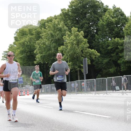 29.06.2025 - hella hamburg halbmarathon Jannik Wohlers http://msf.ph/oto/8147782 29.06.2025 10:11:43 Lombardsbrücke 1062, 1790, 2661, 7474, 9253, 9705, 10409, 11509, 11525, 11537, 11581, 13171, 13542, 14060, 14196, 14313, 15137, 16379, 16976, 18261, 18395, 18429, 18655 meine-sportfotos.de
