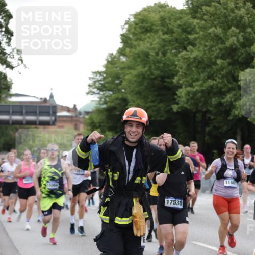 29.06.2025 - hella hamburg halbmarathon Jannik Wohlers http://msf.ph/oto/8147784 29.06.2025 10:48:38 Lombardsbrücke 2160, 2395, 2713, 2792, 3086, 3215, 3253, 4403, 5118, 5479, 5480, 5551, 6015, 6437, 6566, 6979, 7062, 9341, 9359, 10081, 11000, 11031, 11192, 11601, 11690, 11741, 11865, 12010, 12173, 12380, 12664, 12881, 12882, 13426, 13507, 13549, 13775, 14080, 14081, 14382, 14623, 15064, 15100, 15159, 15176, 15411, 15530, 15597, 15631, 15771, 16012, 16525, 17046, 17538, 17693, 18016 meine-sportfotos.de