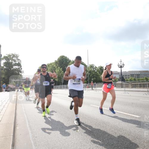 29.06.2025 - hella hamburg halbmarathon Jannik Wohlers http://msf.ph/oto/8147792 29.06.2025 10:05:46 Lombardsbrücke 1842, 3062, 4542, 4868, 5431, 6014, 6314, 7138, 7741, 8051, 8316, 9361, 10781, 13042, 13054, 13481, 14369, 14987, 15113, 15145, 15229, 15537, 15766, 15772, 16441, 16687, 17239, 17746, 18768, 18857, 18966 meine-sportfotos.de