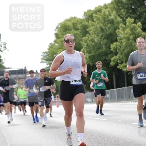 29.06.2025 - hella hamburg halbmarathon Jannik Wohlers http://msf.ph/oto/8147794 29.06.2025 10:11:44 Lombardsbrücke 1062, 1790, 2661, 3746, 7474, 9253, 9705, 10409, 11509, 11525, 11537, 11581, 13171, 13542, 14060, 14196, 14313, 15137, 16379, 16976, 18261, 18395, 18429, 18655 meine-sportfotos.de