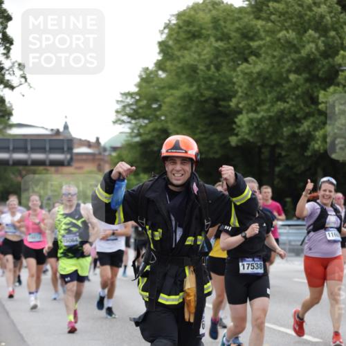 29.06.2025 - hella hamburg halbmarathon Jannik Wohlers http://msf.ph/oto/8147808 29.06.2025 10:48:39 Lombardsbrücke 2160, 2395, 2713, 2792, 3086, 3215, 3253, 4403, 5118, 5479, 5480, 5551, 6015, 6437, 6566, 6979, 7062, 9341, 9359, 10081, 10782, 10785, 11000, 11031, 11192, 11601, 11690, 11741, 11865, 12010, 12173, 12380, 12664, 12881, 12882, 13426, 13507, 13549, 14080, 14081, 14382, 14623, 15064, 15100, 15159, 15176, 15411, 15530, 15597, 15631, 15771, 16012, 16525, 16759, 17046, 17287, 17538, 17693, 18016, 18453 meine-sportfotos.de