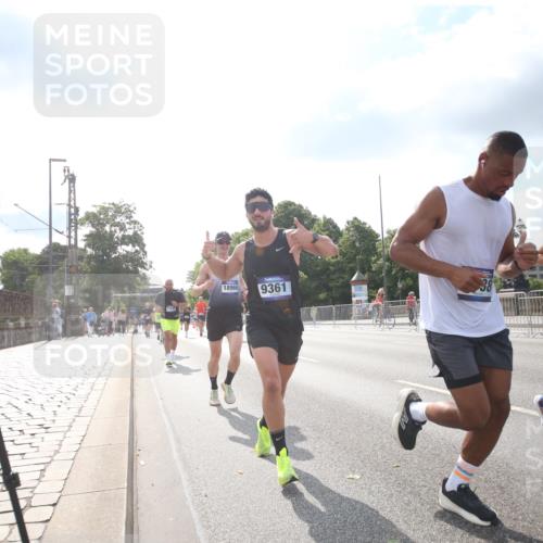 29.06.2025 - hella hamburg halbmarathon Jannik Wohlers http://msf.ph/oto/8147815 29.06.2025 10:05:46 Lombardsbrücke 1842, 3062, 4542, 4868, 5431, 6014, 6314, 7138, 7741, 8051, 8316, 9361, 10781, 13042, 13054, 13481, 14369, 14987, 15113, 15145, 15229, 15537, 15766, 15772, 16441, 16687, 17239, 17746, 18768, 18857, 18966 meine-sportfotos.de