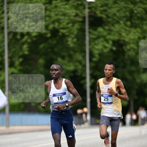 29.06.2025 - hella hamburg halbmarathon Dr. Thomas Lammeyer http://msf.ph/oto/8147820 29.06.2025 09:33:46 Kennedybrücke 2, 4, 5, 6, 7, 8, 9, 10, 11, 13, 16, 22, 23, 25, 59 meine-sportfotos.de