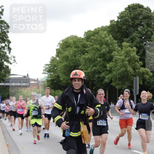 29.06.2025 - hella hamburg halbmarathon Jannik Wohlers http://msf.ph/oto/8147841 29.06.2025 10:48:39 Lombardsbrücke 2160, 2395, 2713, 2792, 3086, 3215, 3253, 4403, 5118, 5479, 5480, 5551, 6015, 6437, 6566, 6979, 7062, 9341, 9359, 10081, 10782, 10785, 11000, 11031, 11192, 11601, 11690, 11741, 11865, 12010, 12173, 12380, 12664, 12881, 12882, 13426, 13507, 13549, 14080, 14081, 14382, 14623, 15064, 15100, 15159, 15176, 15411, 15530, 15597, 15631, 15771, 16012, 16525, 16759, 17046, 17287, 17538, 17693, 18016, 18453 meine-sportfotos.de