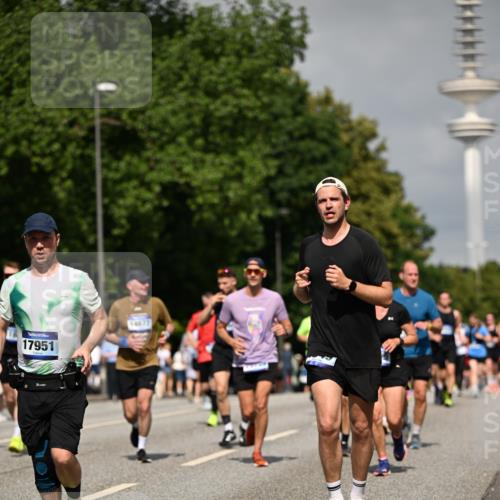 29.06.2025 - hella hamburg halbmarathon Dr. Thomas Lammeyer http://msf.ph/oto/8147842 29.06.2025 10:06:03 Kennedybrücke 1184, 1329, 1364, 1453, 1464, 1724, 1729, 1881, 1940, 2591, 3039, 3169, 3199, 4286, 4328, 4649, 5547, 5602, 5603, 6327, 6438, 7031, 7189, 7223, 8191, 8926, 9156, 9230, 9353, 9741, 10177, 10882 meine-sportfotos.de