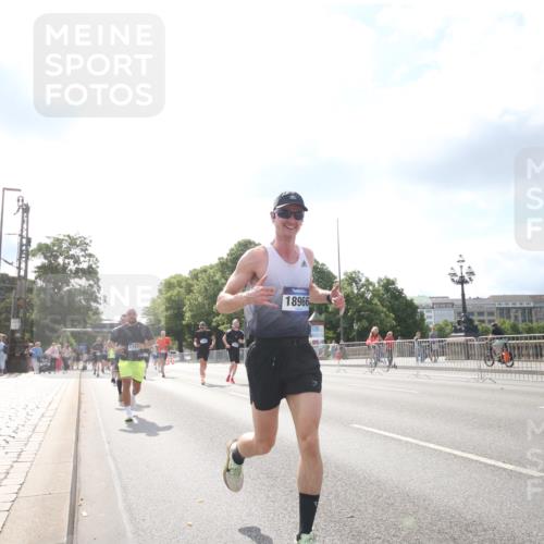 29.06.2025 - hella hamburg halbmarathon Jannik Wohlers http://msf.ph/oto/8147845 29.06.2025 10:05:47 Lombardsbrücke 3062, 4542, 4868, 5431, 6014, 6314, 7138, 7741, 8051, 8316, 9361, 10781, 13042, 13054, 13481, 13863, 14369, 14987, 15113, 15145, 15229, 15537, 15766, 15772, 16441, 16687, 17239, 17746, 18768, 18966 meine-sportfotos.de