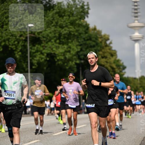 29.06.2025 - hella hamburg halbmarathon Dr. Thomas Lammeyer http://msf.ph/oto/8147852 29.06.2025 10:06:03 Kennedybrücke 1184, 1329, 1364, 1453, 1464, 1724, 1729, 1881, 1940, 2591, 3039, 3169, 3199, 4286, 4328, 4649, 5547, 5602, 5603, 6327, 6438, 7031, 7189, 7223, 8191, 8926, 9156, 9230, 9353, 9741, 10177, 10882 meine-sportfotos.de