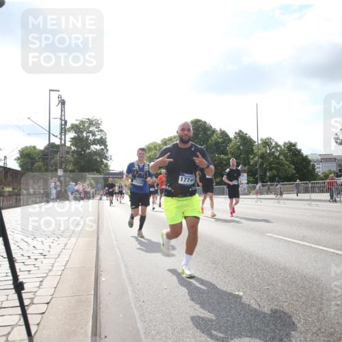29.06.2025 - hella hamburg halbmarathon Jannik Wohlers http://msf.ph/oto/8147859 29.06.2025 10:05:49 Lombardsbrücke 1245, 1766, 3062, 4542, 4868, 5431, 6314, 7138, 8051, 8316, 9361, 10781, 13042, 13054, 13481, 13863, 14369, 14987, 15113, 15145, 15229, 15462, 15537, 15772, 17239, 17746, 18768, 18966 meine-sportfotos.de
