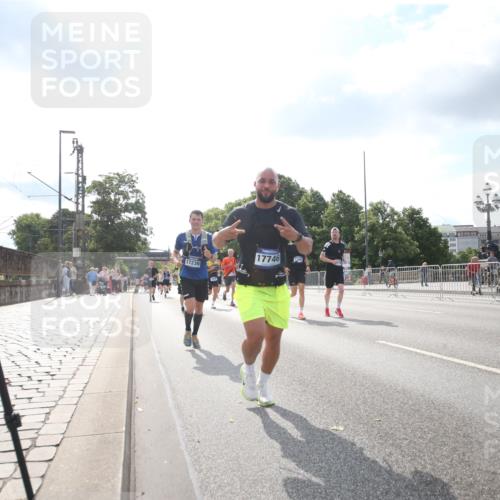 29.06.2025 - hella hamburg halbmarathon Jannik Wohlers http://msf.ph/oto/8147864 29.06.2025 10:05:49 Lombardsbrücke 1245, 1766, 3062, 4542, 4868, 5431, 6314, 7138, 8051, 8316, 9361, 10781, 13042, 13054, 13481, 13863, 14369, 14987, 15113, 15145, 15229, 15462, 15537, 15772, 17239, 17746, 18768, 18966 meine-sportfotos.de