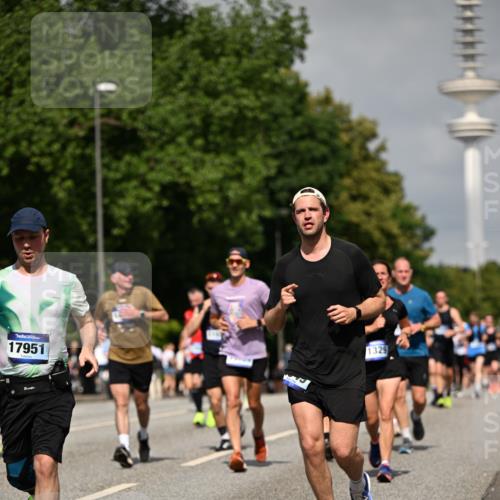29.06.2025 - hella hamburg halbmarathon Dr. Thomas Lammeyer http://msf.ph/oto/8147865 29.06.2025 10:06:03 Kennedybrücke 1184, 1329, 1364, 1453, 1464, 1724, 1729, 1881, 1940, 2591, 3039, 3169, 3199, 4286, 4328, 4649, 5547, 5602, 5603, 6327, 6438, 7031, 7189, 7223, 8191, 8926, 9156, 9230, 9353, 9741, 10177, 10882 meine-sportfotos.de
