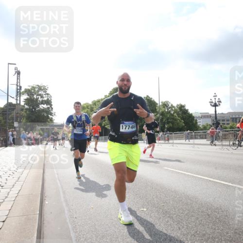 29.06.2025 - hella hamburg halbmarathon Jannik Wohlers http://msf.ph/oto/8147875 29.06.2025 10:05:49 Lombardsbrücke 1245, 1766, 3062, 4542, 4868, 5431, 6314, 7138, 8051, 8316, 9361, 10781, 13042, 13054, 13481, 13863, 14369, 14987, 15113, 15145, 15229, 15462, 15537, 15772, 17239, 17746, 18768, 18966 meine-sportfotos.de