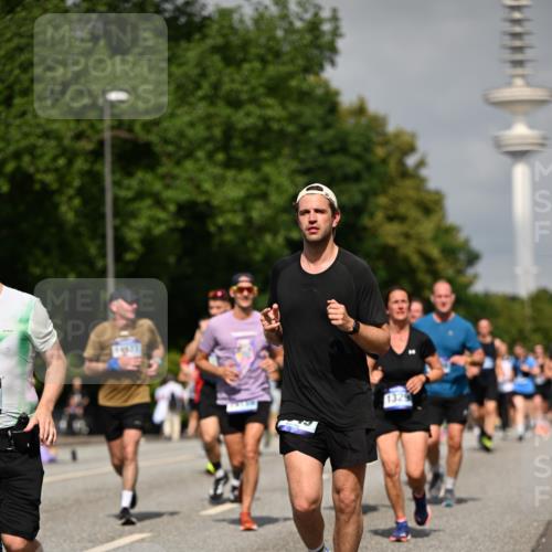 29.06.2025 - hella hamburg halbmarathon Dr. Thomas Lammeyer http://msf.ph/oto/8147876 29.06.2025 10:06:04 Kennedybrücke 1184, 1329, 1364, 1453, 1464, 1729, 1881, 1940, 2591, 3039, 3169, 3199, 4286, 4328, 4649, 5547, 5602, 5603, 6322, 6327, 6438, 7031, 7189, 7223, 8926, 9156, 9230, 9353, 9741, 10177, 10882 meine-sportfotos.de