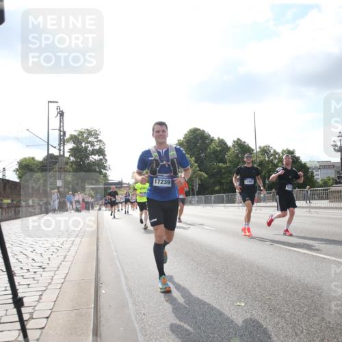 29.06.2025 - hella hamburg halbmarathon Jannik Wohlers http://msf.ph/oto/8147877 29.06.2025 10:05:50 Lombardsbrücke 1245, 1766, 3062, 4542, 4666, 4868, 5431, 6314, 7138, 8316, 9361, 10781, 13042, 13054, 13481, 13863, 14369, 14987, 15113, 15145, 15229, 15462, 15537, 15772, 17239, 17746, 18042, 18768, 18966 meine-sportfotos.de