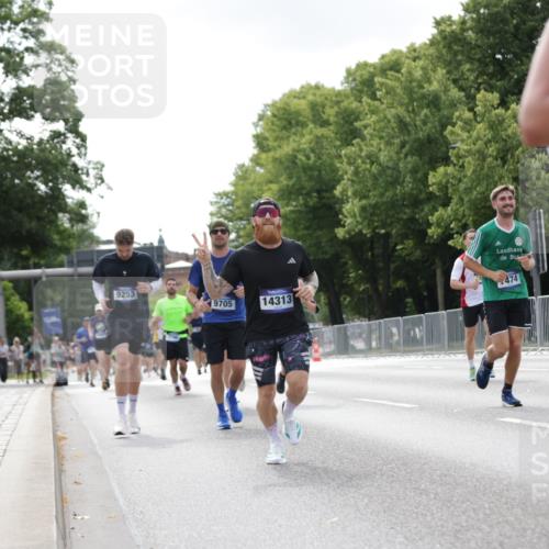 29.06.2025 - hella hamburg halbmarathon Jannik Wohlers http://msf.ph/oto/8147878 29.06.2025 10:11:46 Lombardsbrücke 1062, 1790, 2661, 3746, 5176, 6871, 7474, 9253, 9705, 11509, 11525, 11537, 11581, 13171, 14060, 14196, 14313, 14863, 15137, 16379, 16976, 18429, 18655 meine-sportfotos.de