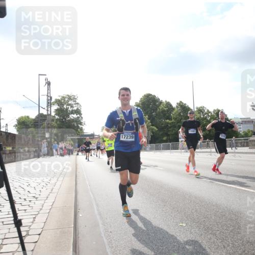 29.06.2025 - hella hamburg halbmarathon Jannik Wohlers http://msf.ph/oto/8147881 29.06.2025 10:05:50 Lombardsbrücke 1245, 1766, 3062, 4542, 4666, 4868, 5431, 6314, 7138, 8316, 9361, 10781, 13042, 13054, 13481, 13863, 14369, 14987, 15113, 15145, 15229, 15462, 15537, 15772, 17239, 17746, 18042, 18768, 18966 meine-sportfotos.de