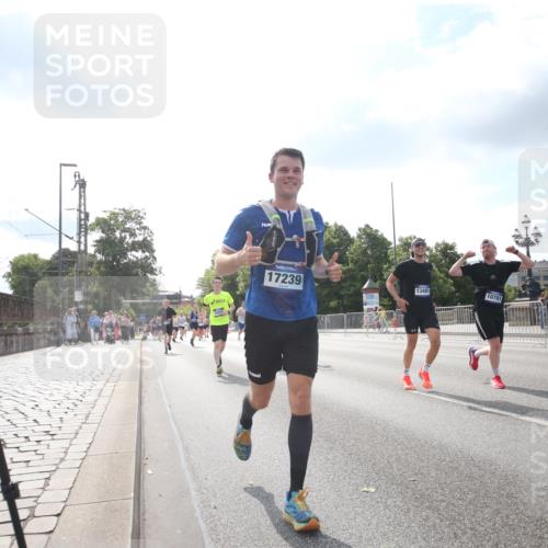 29.06.2025 - hella hamburg halbmarathon Jannik Wohlers http://msf.ph/oto/8147888 29.06.2025 10:05:50 Lombardsbrücke 1245, 1766, 3062, 4542, 4666, 4868, 5431, 6314, 7138, 8316, 9361, 10781, 13042, 13054, 13481, 13863, 14369, 14987, 15113, 15145, 15229, 15462, 15537, 15772, 17239, 17746, 18042, 18768, 18966 meine-sportfotos.de