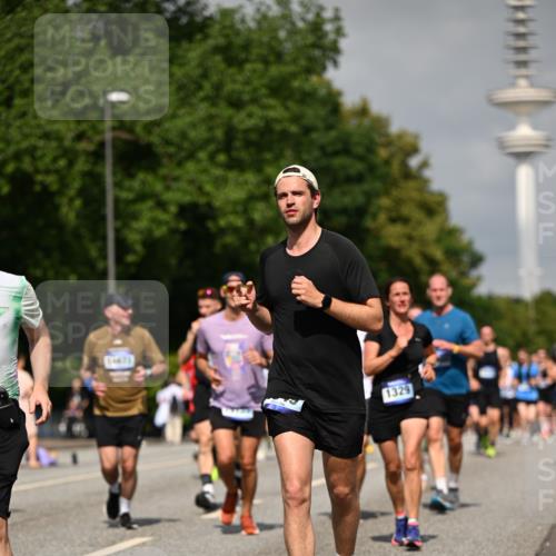 29.06.2025 - hella hamburg halbmarathon Dr. Thomas Lammeyer http://msf.ph/oto/8147898 29.06.2025 10:06:04 Kennedybrücke 1184, 1329, 1364, 1453, 1464, 1729, 1881, 1940, 2591, 3039, 3169, 3199, 4286, 4328, 4649, 5547, 5602, 5603, 6322, 6327, 6438, 7031, 7189, 7223, 8926, 9156, 9230, 9353, 9741, 10177, 10882 meine-sportfotos.de