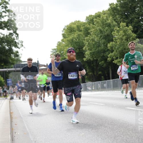 29.06.2025 - hella hamburg halbmarathon Jannik Wohlers http://msf.ph/oto/8147903 29.06.2025 10:11:46 Lombardsbrücke 1062, 1790, 2661, 3746, 5176, 6871, 7474, 9253, 9705, 11509, 11525, 11537, 11581, 13171, 14060, 14196, 14313, 14863, 15137, 16379, 16976, 18429, 18655 meine-sportfotos.de