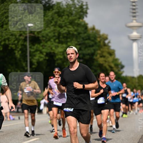 29.06.2025 - hella hamburg halbmarathon Dr. Thomas Lammeyer http://msf.ph/oto/8147906 29.06.2025 10:06:04 Kennedybrücke 1184, 1329, 1364, 1453, 1464, 1729, 1881, 1940, 2591, 3039, 3169, 3199, 4286, 4328, 4649, 5547, 5602, 5603, 6322, 6327, 6438, 7031, 7189, 7223, 8926, 9156, 9230, 9353, 9741, 10177, 10882 meine-sportfotos.de