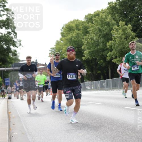 29.06.2025 - hella hamburg halbmarathon Jannik Wohlers http://msf.ph/oto/8147909 29.06.2025 10:11:46 Lombardsbrücke 1062, 1790, 2661, 3746, 5176, 6871, 7474, 9253, 9705, 11509, 11525, 11537, 11581, 13171, 14060, 14196, 14313, 14863, 15137, 16379, 16976, 18429, 18655 meine-sportfotos.de