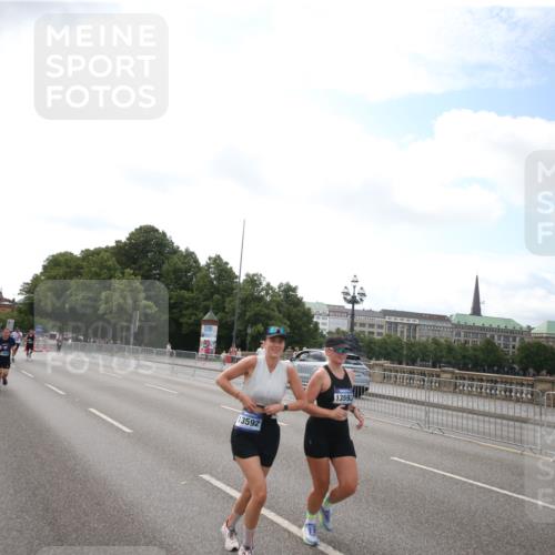 29.06.2025 - hella hamburg halbmarathon Jannik Wohlers http://msf.ph/oto/8147918 29.06.2025 10:08:36 Lombardsbrücke 1147, 1188, 1838, 5347, 7453, 9718, 10819, 11067, 11496, 11657, 13174, 13592, 13593, 15584, 15586, 15592, 17347, 18266, 18505 meine-sportfotos.de