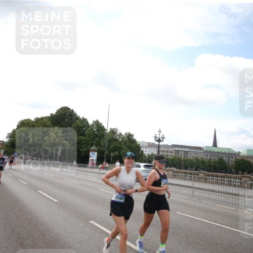 29.06.2025 - hella hamburg halbmarathon Jannik Wohlers http://msf.ph/oto/8147924 29.06.2025 10:08:36 Lombardsbrücke 1147, 1188, 1838, 5347, 7453, 9718, 10819, 11067, 11496, 11657, 13174, 13592, 13593, 15584, 15586, 15592, 17347, 18266, 18505 meine-sportfotos.de
