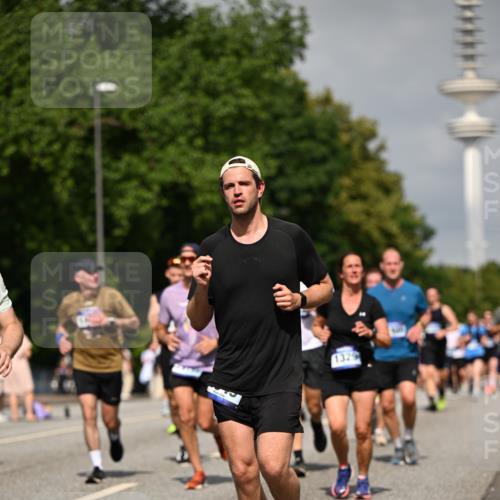 29.06.2025 - hella hamburg halbmarathon Dr. Thomas Lammeyer http://msf.ph/oto/8147925 29.06.2025 10:06:04 Kennedybrücke 1184, 1329, 1364, 1453, 1464, 1729, 1881, 1940, 2591, 3039, 3169, 3199, 4286, 4328, 4649, 5547, 5602, 5603, 6322, 6327, 6438, 7031, 7189, 7223, 8926, 9156, 9230, 9353, 9741, 10177, 10882 meine-sportfotos.de