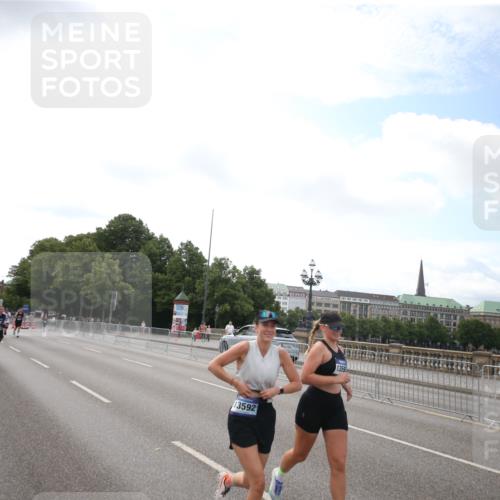 29.06.2025 - hella hamburg halbmarathon Jannik Wohlers http://msf.ph/oto/8147932 29.06.2025 10:08:36 Lombardsbrücke 1147, 1188, 1838, 5347, 7453, 9718, 10819, 11067, 11496, 11657, 13174, 13592, 13593, 15584, 15586, 15592, 17347, 18266, 18505 meine-sportfotos.de