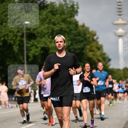 29.06.2025 - hella hamburg halbmarathon Dr. Thomas Lammeyer http://msf.ph/oto/8147937 29.06.2025 10:06:04 Kennedybrücke 1184, 1329, 1364, 1453, 1464, 1729, 1881, 1940, 2591, 3039, 3169, 3199, 4286, 4328, 4649, 5547, 5602, 5603, 6322, 6327, 6438, 7031, 7189, 7223, 8926, 9156, 9230, 9353, 9741, 10177, 10882 meine-sportfotos.de