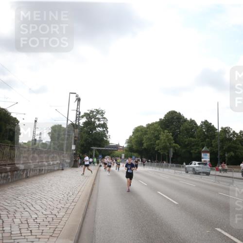 29.06.2025 - hella hamburg halbmarathon Jannik Wohlers http://msf.ph/oto/8147946 29.06.2025 10:08:37 Lombardsbrücke 1147, 1188, 1838, 5347, 7453, 9718, 10819, 11067, 11496, 11657, 13592, 13593, 14736, 15584, 15586, 15592, 17347, 18266, 18505 meine-sportfotos.de